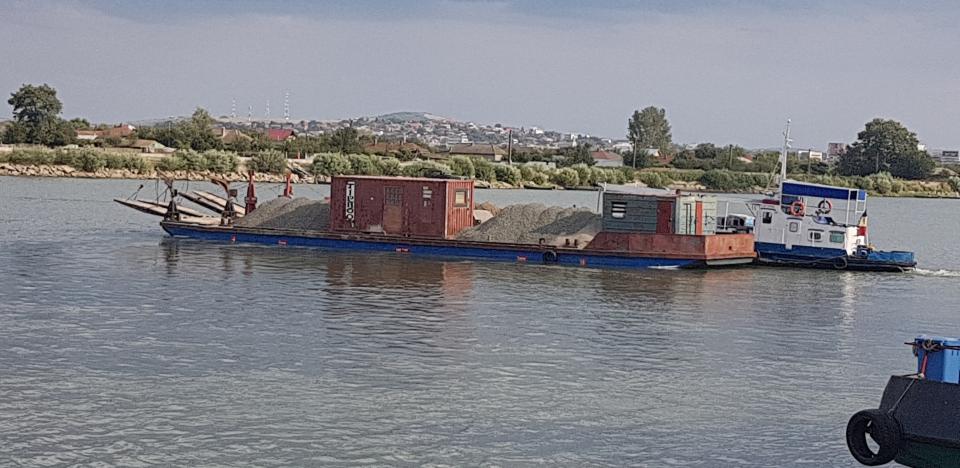 transport naval cu barje la Sulina